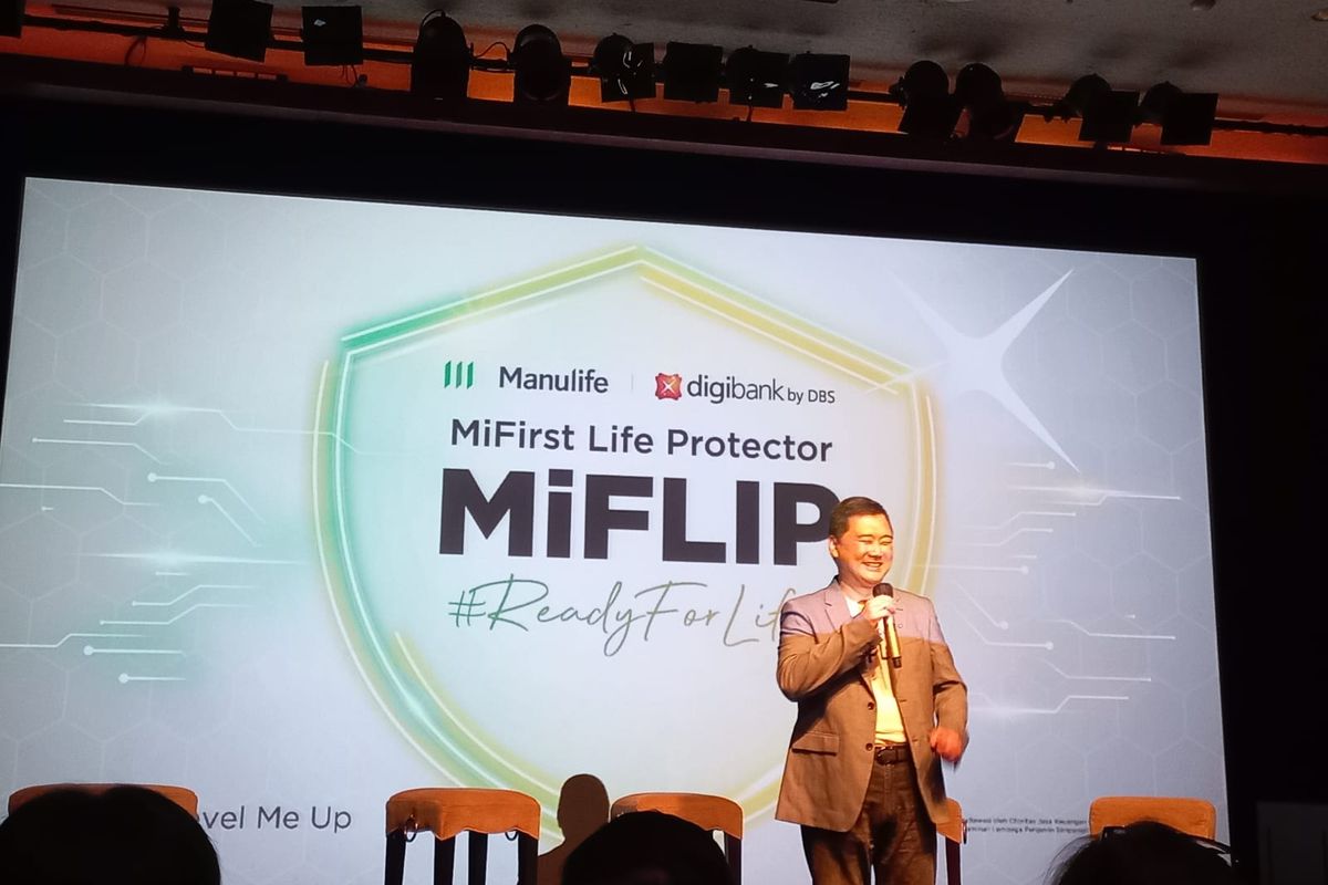 Head of Investment and Insurance Product PT Bank DBS Indonesia Djoko Soelistyo dalam peluncuran produk MiFirst Life Protector (MiFLIP) 