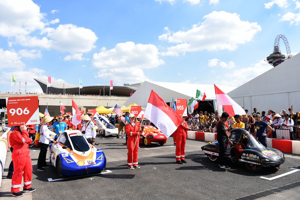 Cars are lined up on the grid before the Drivers World Championship 2018 Grand Final on day four of Make the Future Live 2018 at the Queen Elizabeth Olympic Park on Friday, July 6, 2018, in London. (Caitlin Mogridge/Shell)