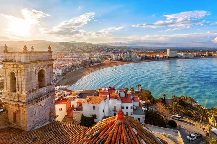 Ilustrasi Spanyol - Castillo del Papa Luna (dok. SHUTTERSTOCK/May_Lana).