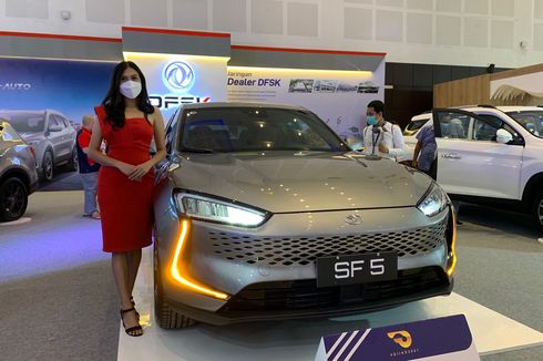 DFSK Kenalkan SUV Listrik Seres SF5 di Surabaya