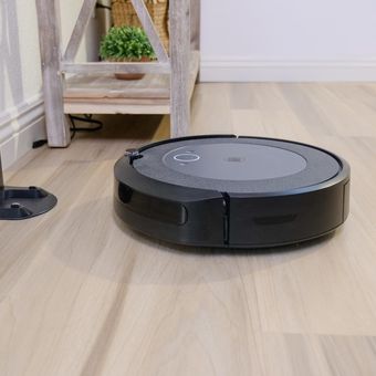 Ilustrasi vacuum cleaner robot. 