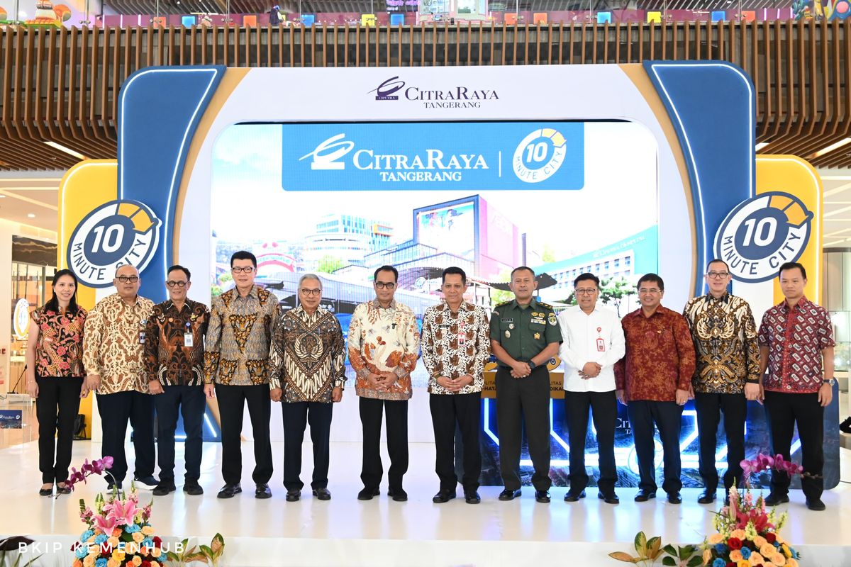 Transportasi umum menjadi kunci keberhasilan dalam konsep 10-Minute City. Demikian disampaikan Menteri Perhubungan Budi Karya Sumadi pada seremoni peluncuran Citra Raya 10-Minute City, di Tangerang, Kamis (19/9/2024).