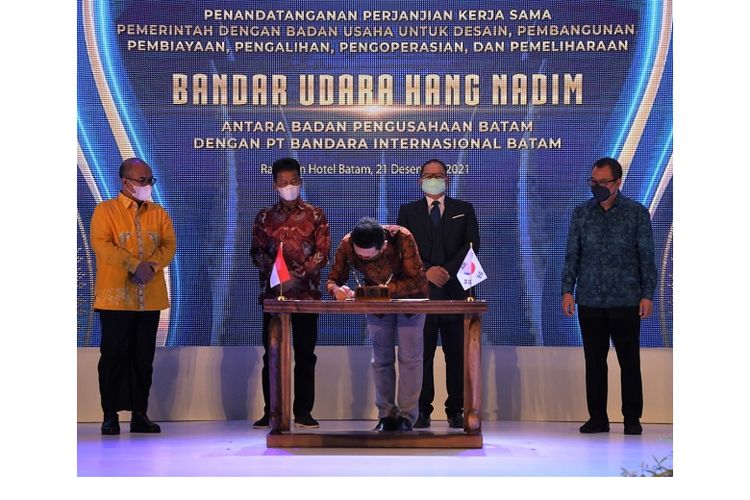 penandatanganan Perjanjian Kerja Sama Pemerintah dengan Badan Usaha (KPBU) Bandar Udara Hang Nadim. 