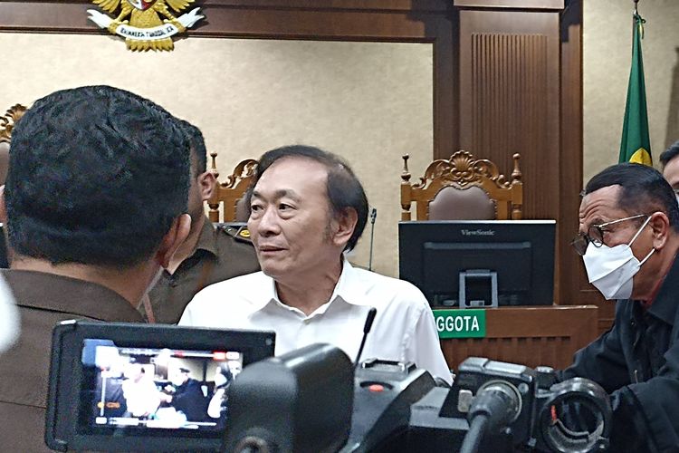 Pemilik PT Duta Palma Group, Surya Darmadi dituntut pidana penjara seumur hidup dan denda Rp 1 miliar subsider 6 bulan kurungan dalam kasus dugaan korupsi penyerobotan lahan di Indragiri Hulu, Riau, Senin (6/2/2023).