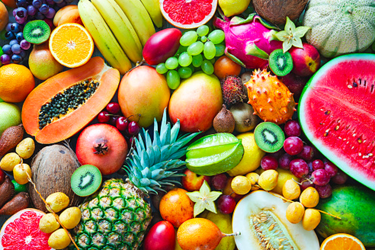 Ilustrasi macam buah. Beberapa buah memiliki indeks glikemik rendah, seperti apel, jeruk, mangga, dan blewah. 