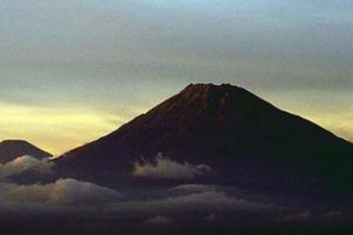 Ilustrasi: Gunung Sindoro