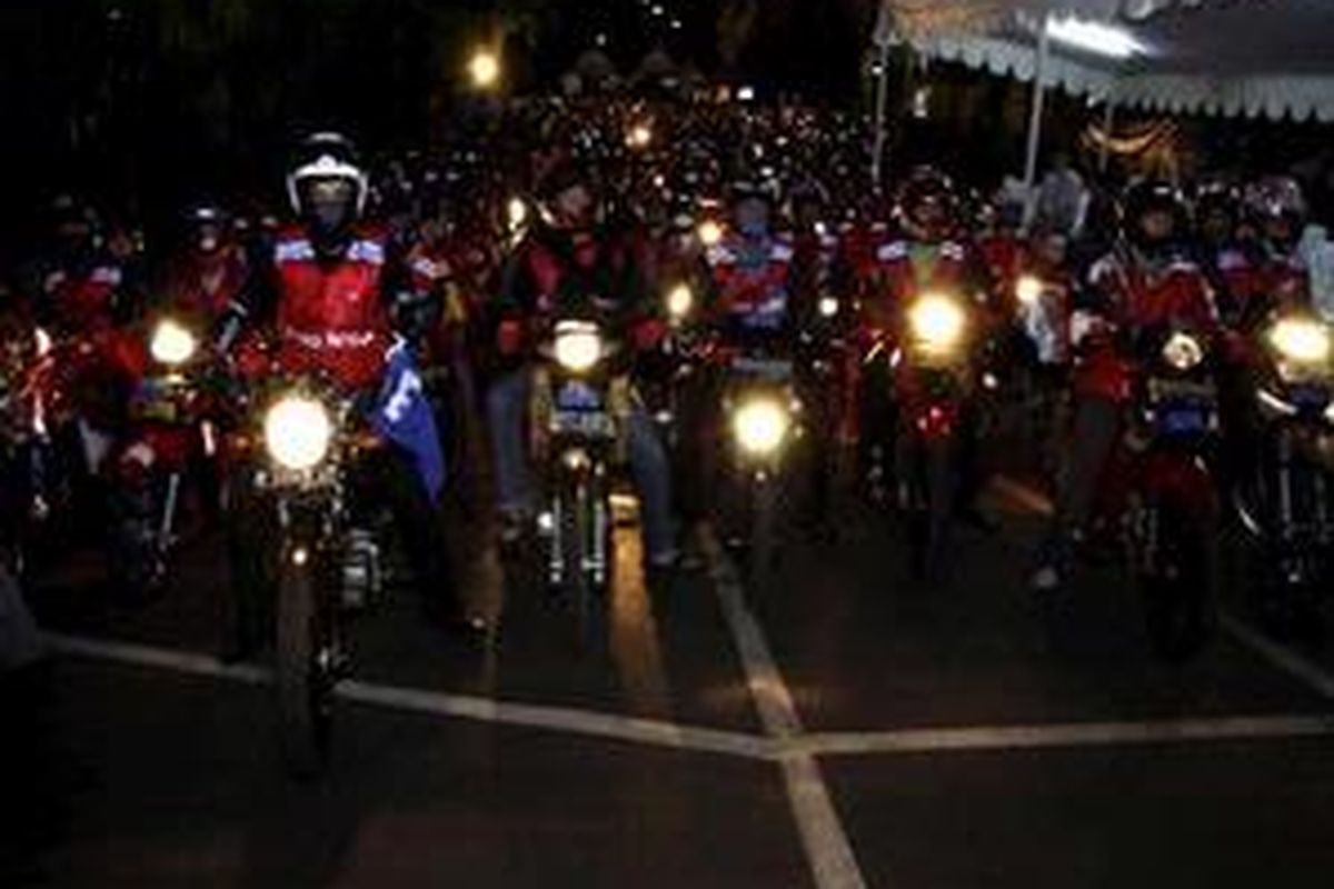 Mudik bareng Honda dilepas Gubernur Fauzi Bowo dari kantor Astra Honda Motor, Sunter, Jakarta Utara, Jumat (26/9) dini hari.