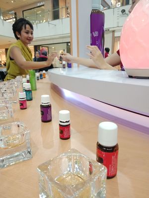 Koleksi essential oil Young Living yang dipamerkan pada Young Living Indonesia Exhibition 2019 di Grand Indonesia, 27 dan 28 April 2019. 