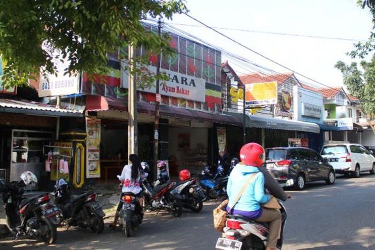 Kawasan kuliner ini berlokasi di sepanjang Jalan Raya Bangbarung Bogor, Kecamatan Tegalgundil, Bogor Utara, Kota Bogor. 
