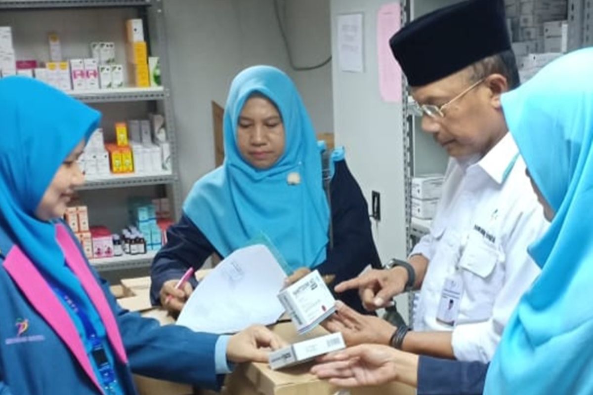 Ribuan boks ranitidin ditarik oleh BBPOM Padang dari pasaran karena mengandung senyawa yang memicu kanker, Rabu (9/10/2019)