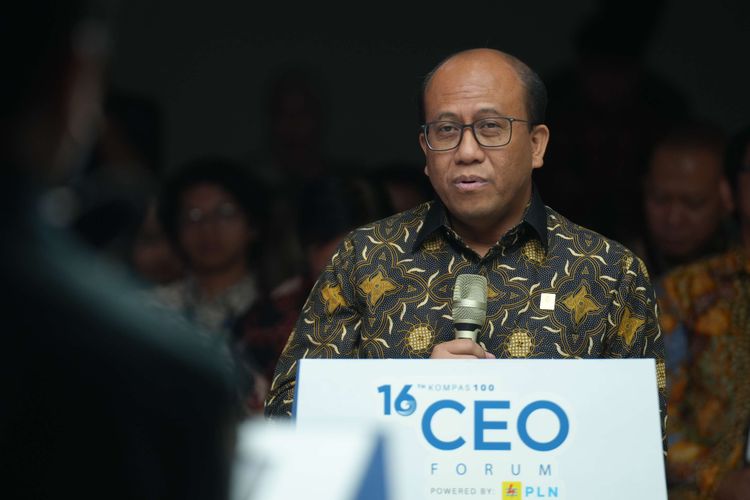Direktur Manajemen Proyek dan Energi Baru Terbarukan PT PLN Persero Suroso Isnandar dalam acara Kompas CEO Connect Powered by PLN yang diadakan di Bentara Budaya Art Gallery, Menara Kompas, Jakarta, Kamis (16/10/2025).