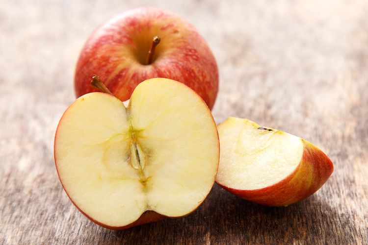 Manfaat makan buah apel untuk kesehatan.