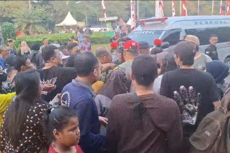 HUT ke-80 TNI, Masyarakat Berebut Kupon Doorprize di Pintu Timur Monas