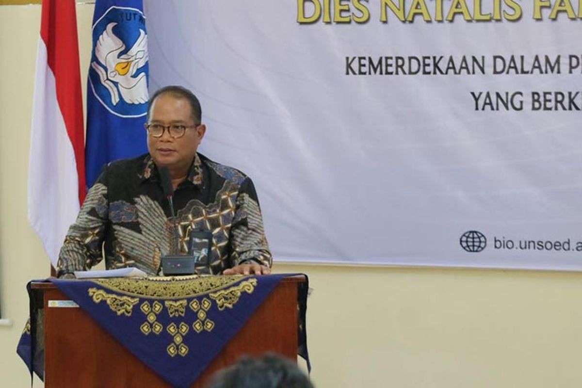 Direktur Operasional PNM Sunar Basuki dalam acara Orasi Ilmiah Fakultas Biologi Unsoed.