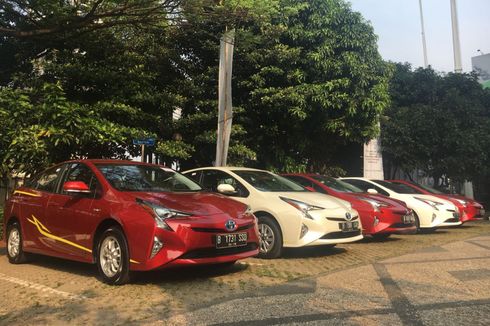 Toyota Serahkan Prius dan Altis buat Pemerintah
