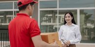 Cerita Hidup Riskana, Terpaksa Jadi Kurir Paket karena Terbentur Usia dan Lulusan SMA