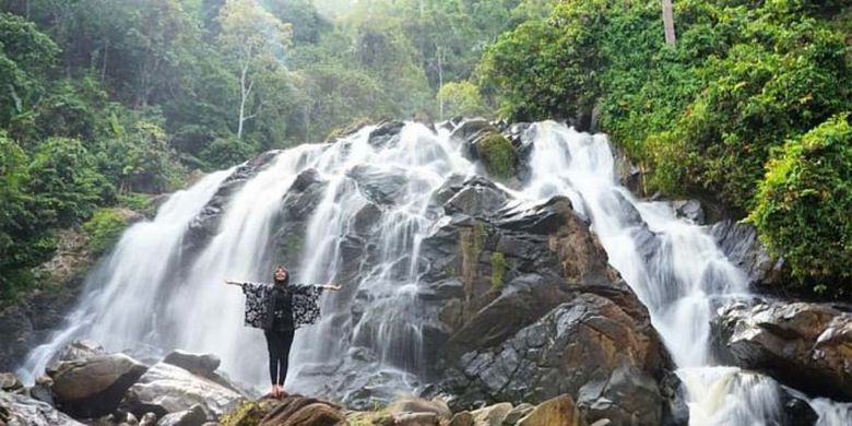 Air Terjun Curug Tujuh, salah satu tempat wisata alam Lampung.