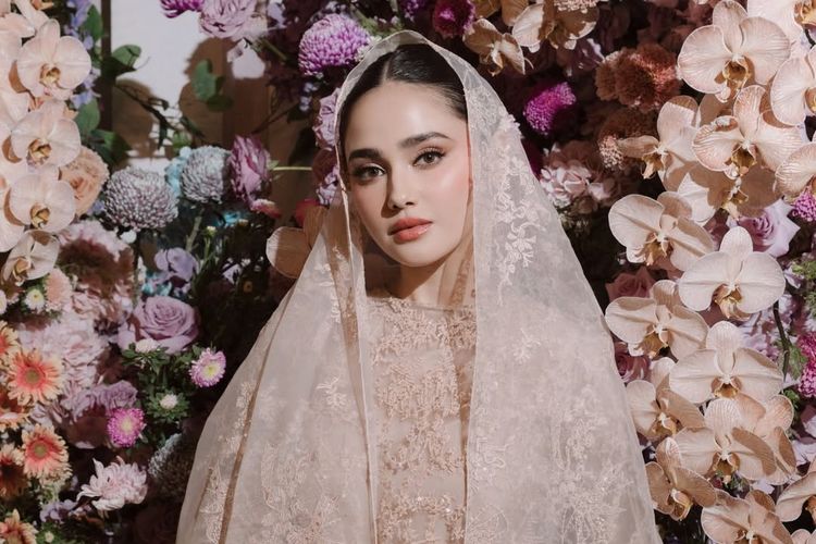 6 Detail Style Syifa Hadju Saat Pengajian Jelang Nikah, Nuansa Pastel