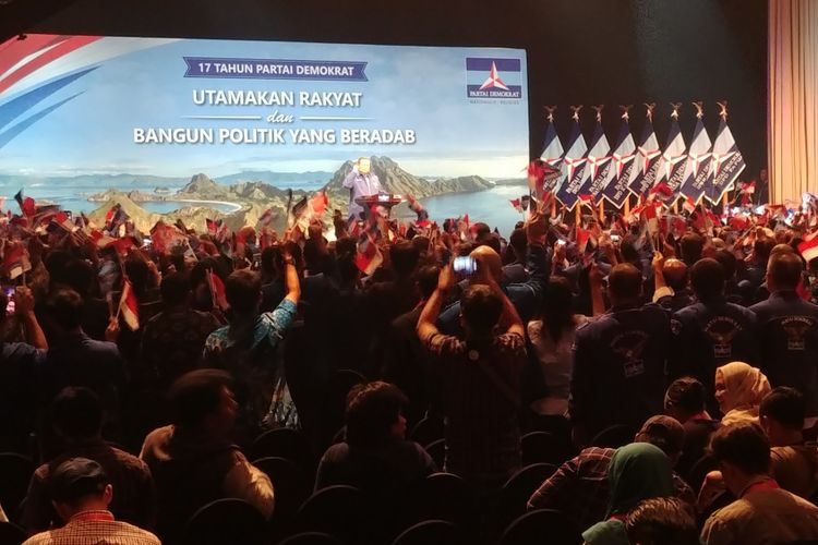 Ketua Umum Partai Demokrat Susilo Bambang Yudhoyono saat menyampaikan pidato politik memperingati 17 Tahun Partai Demokrat di Djakarta Theater, Jakarta, Senin (17/9/2018).