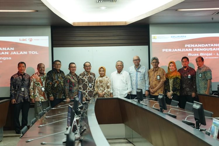 Penandatanganan Perjanjian Pengusahaan Jalan Tol (PPJT) Tol Trans-Sumatera ruas Binjai-Langsa oleh Direktur Utama Hutama Karya Bintang Perbowo dan Kepala Badan Pengatur Jalan Tol (BPJT) Danang Parikesit, Jumat (20/12/2019).