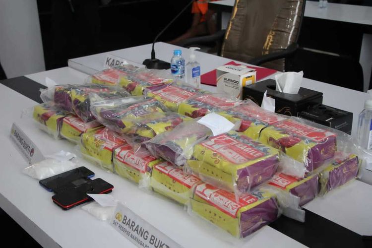 Barang bukti 30 kilogram sabu dipamerkan Polres Bengkalis saat konferensi pers, Senin (21/11/2022).