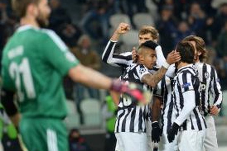 Para pemain Juventus saat merayakan gol kedua Arturo Vidal ke gawang Kopenhagen pada matchday kelima Grup B Liga Champions di Stadion Juventus, Rabu atau Kamis (28/11/2013). Juventus menang 3-1 pada laga tersebut. 