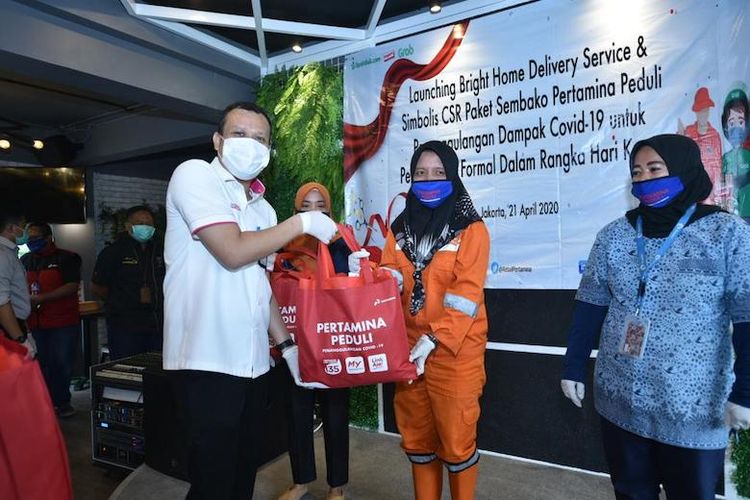 Launching simbolis paket sembako Pertamina Peduli Penanggulangan Dampak Covid-19 di Jakarta