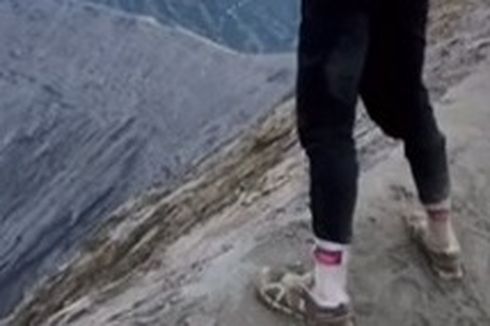 Wisatawan Asing Kencing Sembarangan di Kawah Bromo, Ini Tanggapan TNBTS dan Tokoh Adat Tengger