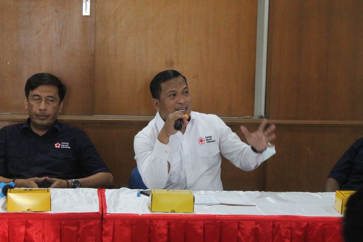 PMI Jakarta Utara menyosialisasikan Bulan Dana PMI kepada masyarakat di Kelurahan Rorotan, Cilincing, Jakarta Utara untuk mendorong program kemanusiaan.