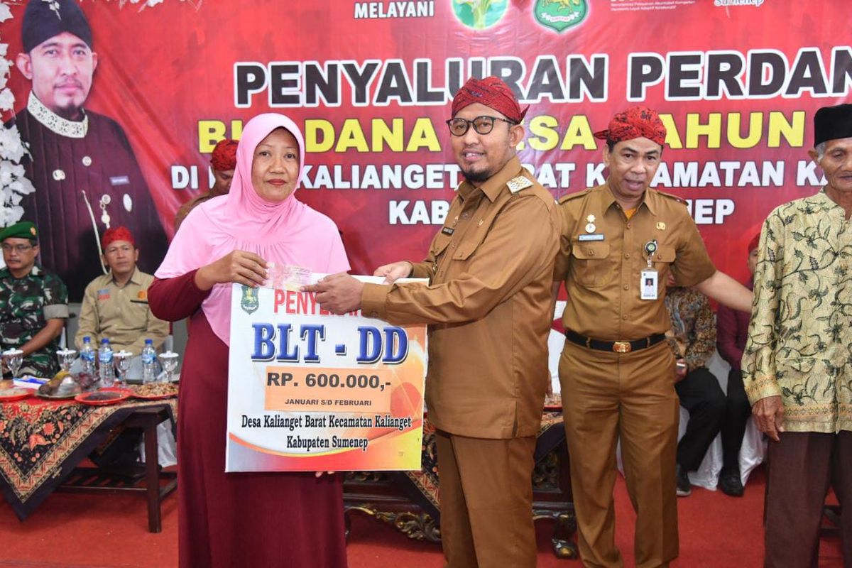Bupati Sumenep Achmad Fauzi di sela-sela Peluncuran Perdana Penyaluran Bantuan Langsung Tunai Dana Desa 2023 Kabupaten Sumenep, di Balai Desa Kalianget Barat Kecamatan Kalianget, Senin (13/2/2023). 