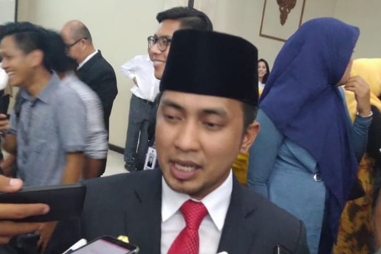 Bupati Penajam Paser Utara (PPU), Kalimantan Timur, Abdul Gafur Masud saat diwawancarai awak media di Kantor DPRD Kaltim, Senin (2/9/2019).