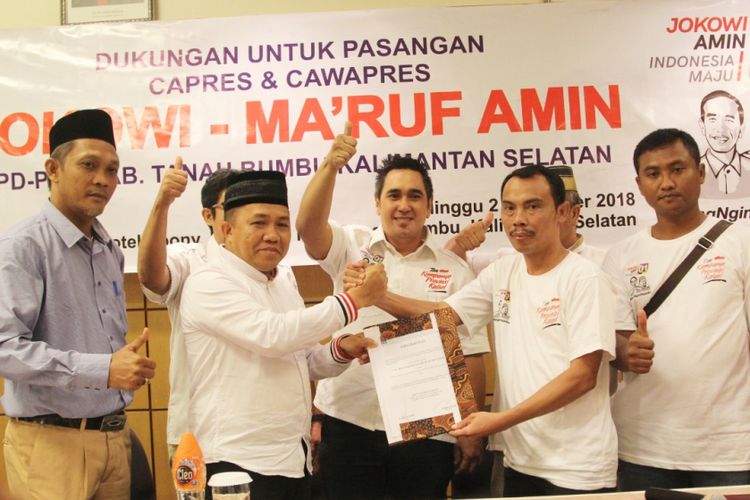Dewan Pengurus Daerah (DPD) Partai Amanat Nasional (PAN) Kabupaten Tanah Bumbu, Kalimantan Selatan, mendeklarasikan dukungan kepada pasangan nomor urut 01, Joko Widodo-Maruf Amin.   Deklarasi dukungan kepada Jokowi-Maruf sudah dilaksanakan dalam sebuah acara di Batulicin, Tanah Bumbu, Minggu (2/12/2018).