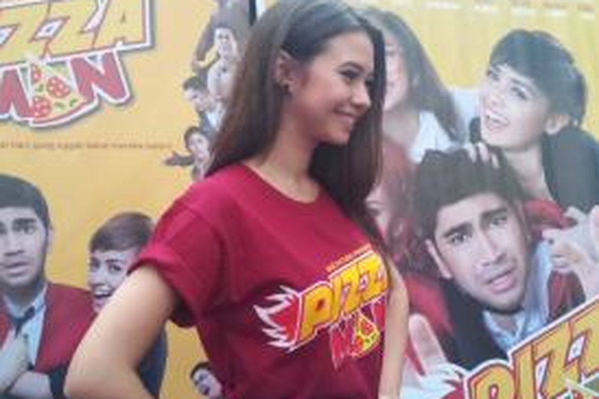 Yuki Kato berpose usai jumpa pers film Pizza Man di Epicentrum, Jakarta Selatan, Rabu (10/6/2015).