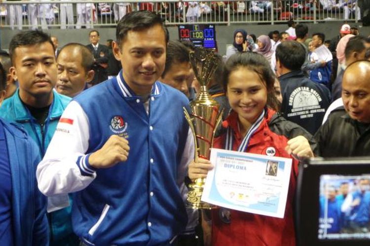 Calon gubernur nomor pemilihan satu DKI Jakarta Agus Harimurti Yudhoyono saat menghadiri kejuaraan karate se-Asia SBY Cup XIV, di Mahaka Sports Mall Kelapa Gading, Jakarta Utara, Sabtu (25/2/2017).