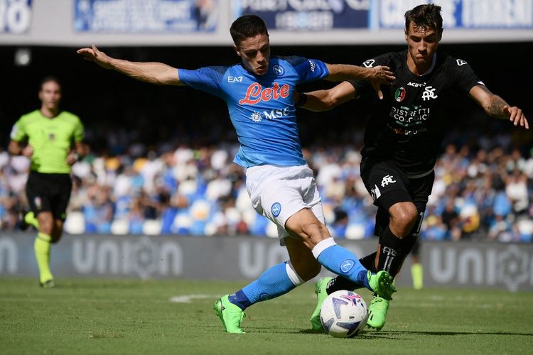 Penyerang Napoli Giacomo Raspadori mencetak gol tunggal laga saat menjamu Spezia pada laga lanjutan Liga Italia di Stadio Diego Armando Maradona pada Sabtu (10/9/2022) malam WIB.