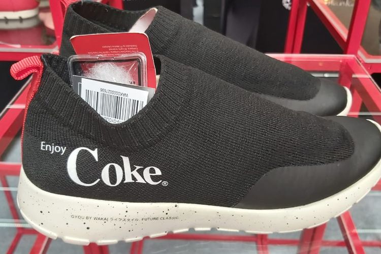 Wakai Gyou edisi kolaborasi dengan Coca Cola.