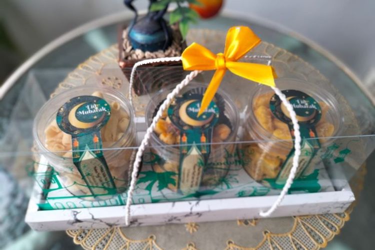 Contoh hampers Lebaran produk Retas Snacks and Cookies milik Windayati.