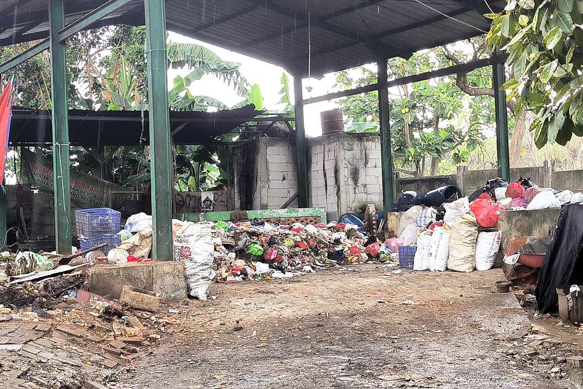 Perbaikan Jembatan Penyebab Penumpukan Sampah di TPS 3R Mitra Manunggal Tangsel