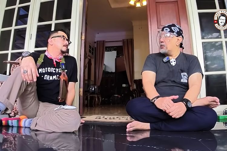 Indro Warkop menceritakan awal mula kecintaannya terhadap motor-motor tua yang bermula dari hobi sang ayah.