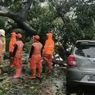 Hujan Deras dan Angin Kencang di Cipete Selatan, Pohon Mangga Tumbang Timpa Mobil