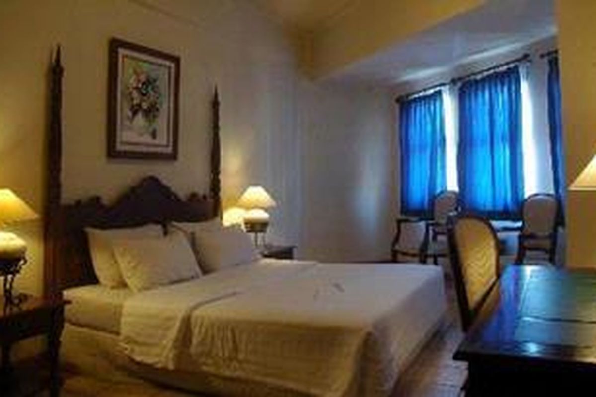 Interior kamar Executive Suite di Hotel Marbella, Convention and Spa, Anyer, Banten.