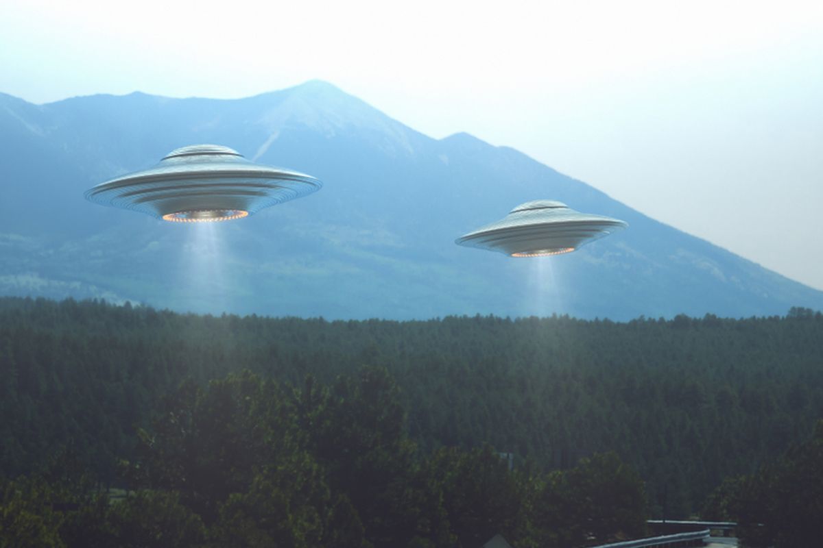 Ilustrasi UFO (Unidentified Flying Object), wahana makhluk luar angkasa (alien).