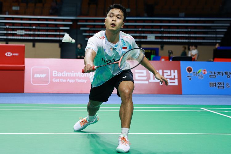 Aksi pebulu tangkis Indonesia, Anthony Sinisuka Ginting, dalam babak 32 besar Korea Open 2025 di Suwon Gymnasium, Rabu (24/9/2025).