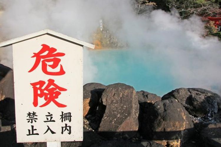 Kolam neraka atau jigoku di Beppu, Jepang.