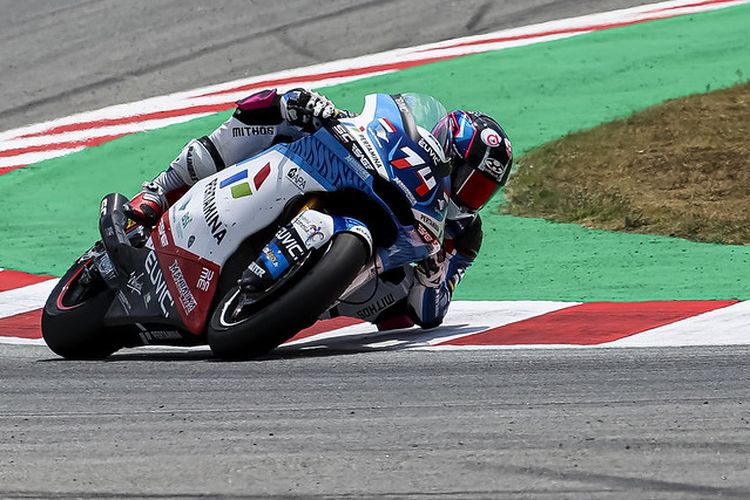 Pebalap Pertamina Mandalika SAG Stylo Euvic, Piotr Biesiekirski, saat balapan pada Moto2 Catalunya 2021