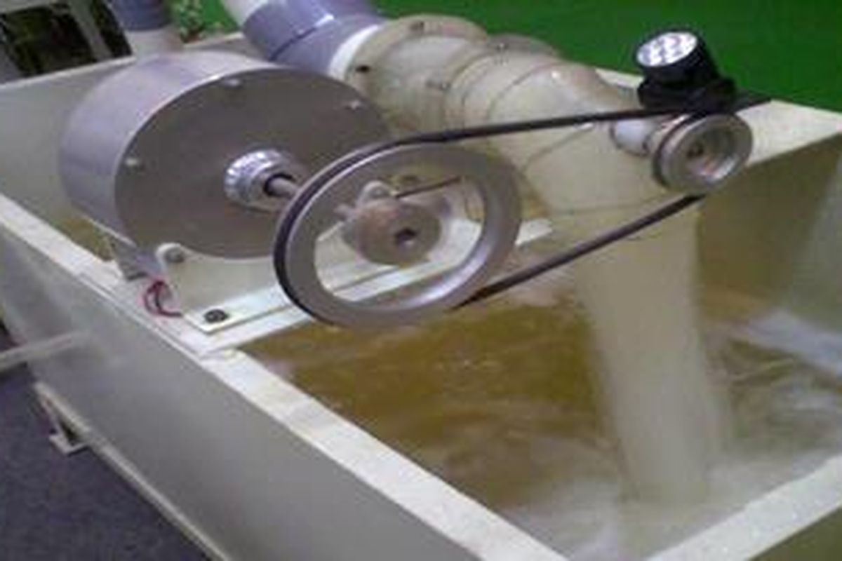 Alternator permanen magnet produksi Balai Besar Logam dan Mesin Kementerian Perindustrian dipamerkan dalam skala yang lebih kecil, dalam Ritech Expo, di JCC, Jakarta, Minggu (22/8/2010).