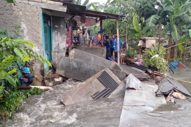 Rumah Marrulah Rusak Parah Karena Tanggul Jatipadang Jebol, Selasa (16/4/2019)