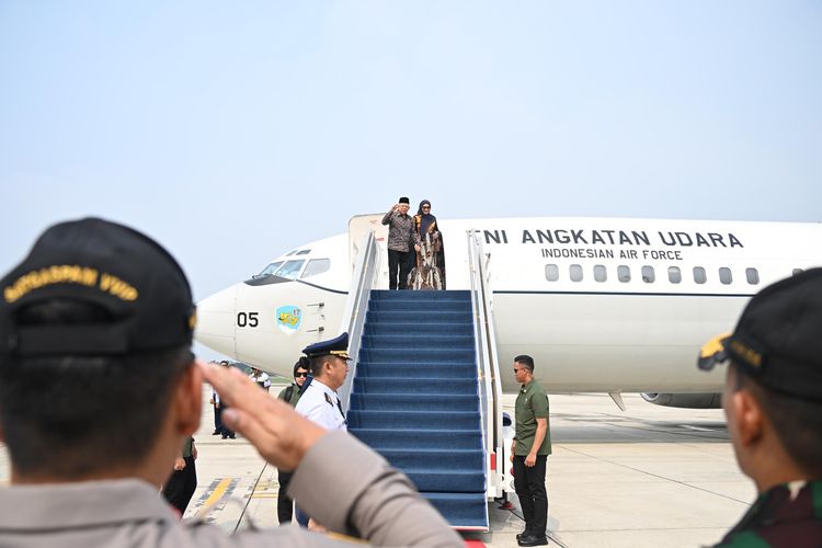 Wakil Presiden (Wapres) RI Ma’ruf Amin beserta Ibu Hj. Wury Ma’ruf Amin melakukan kunjungan kerja (Kunker) ke Surabaya, Jawa Timur, Kamis (3/7/2024).