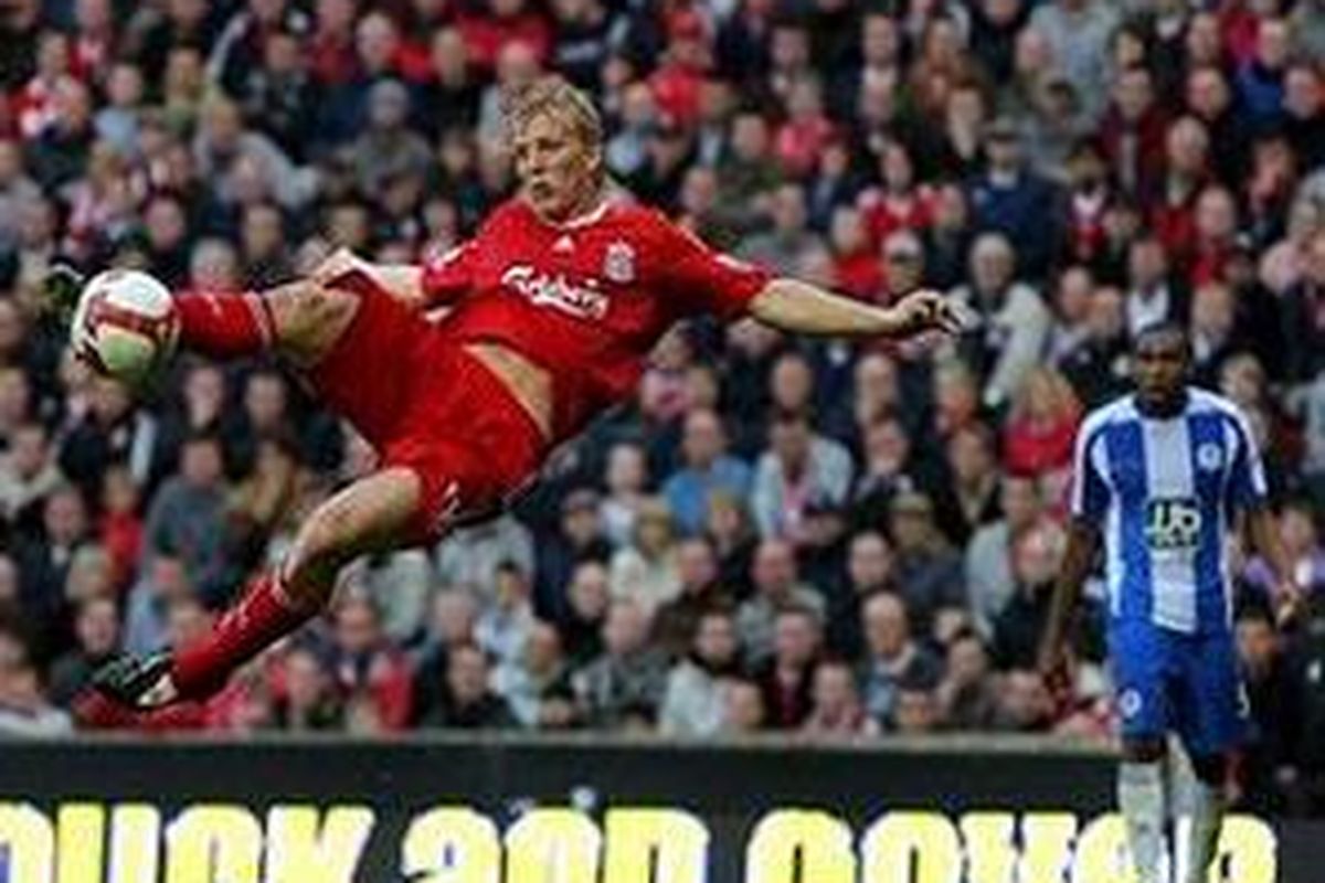 Dirk Kuyt kembali menjadi penentu kemenangan Liverpool lewat dua gol yang diciptakannya ke gawang Wigan Athletic, Sabtu (18/10). Liverpool tertinggal 1-2 di babak pertama, tapi akhirnya menang 3-2. 
