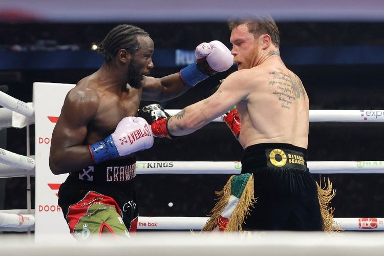 Hasil Tinju Dunia: Terence Crawford Bekuk Canelo Alvarez, Raih Gelar Bersejarah